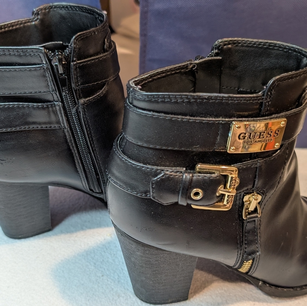 GUESS Black Moto Ankle Boots Size 8.5 Gold Buckle Heeled Zip